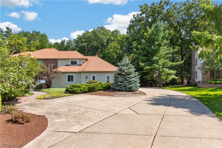 2931 Canterbury Court, Willoughby Hills, OH - Photo 2