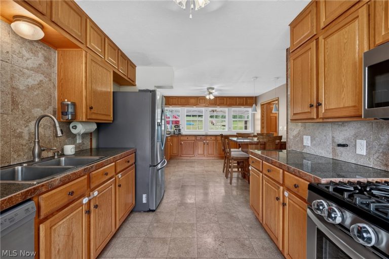 6062 Wadsworth Road, Medina, OH - Photo 3