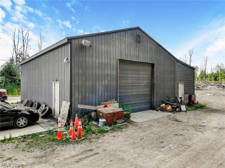 12989 Mayfield Road, Chardon, OH - Photo 3