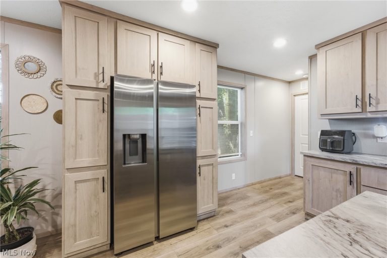 4516 Navarre Road #13, Canton, OH - Photo 8