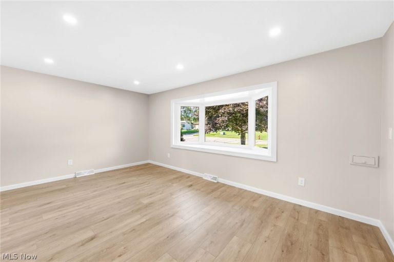 6145 Winchester Drive, Seven Hills, OH - Photo 4