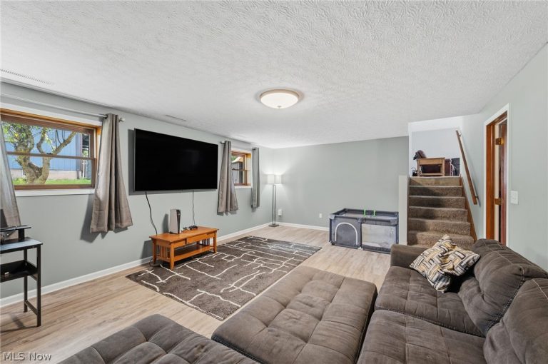 430 Hilltop Drive, Doylestown, OH - Photo 6
