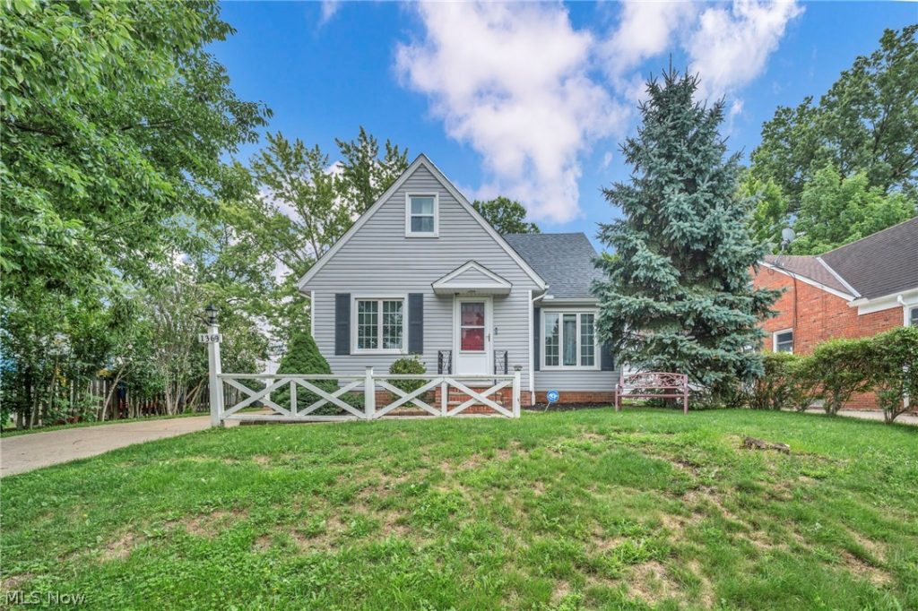 1369 Cranover Road, Lyndhurst, OH