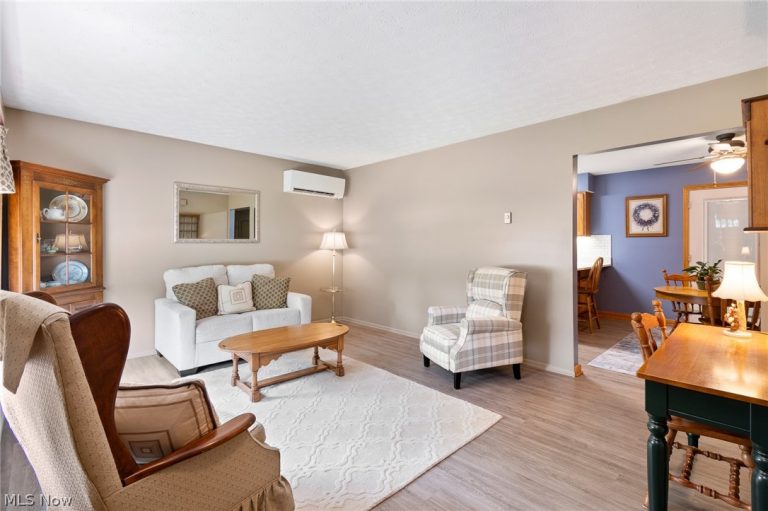 380 Naples Drive, Elyria, OH - Photo 4