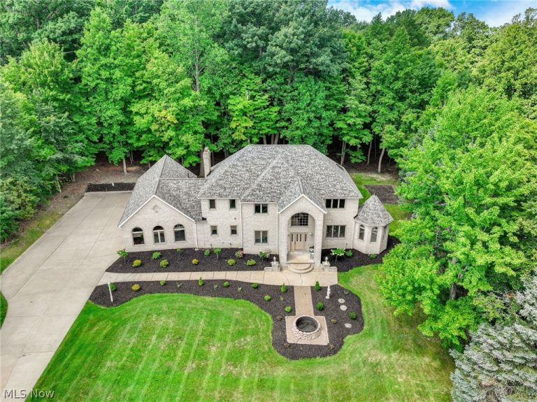 8190 Mount Royal Drive, Concord Twp, OH - Photo 3
