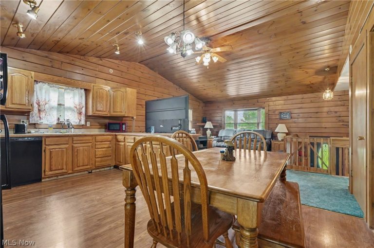 6092 Warren Road, Cortland, OH - Photo 4