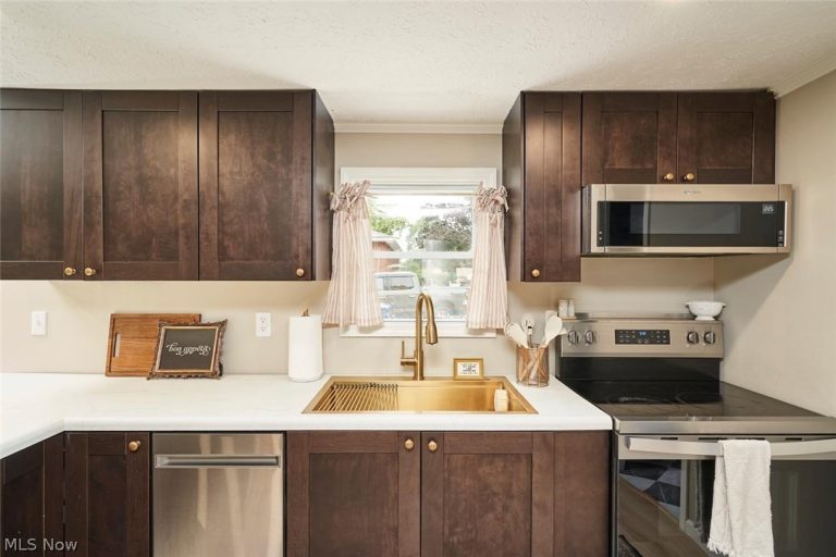 3305 Klages Boulevard, Tallmadge, OH - Photo 8