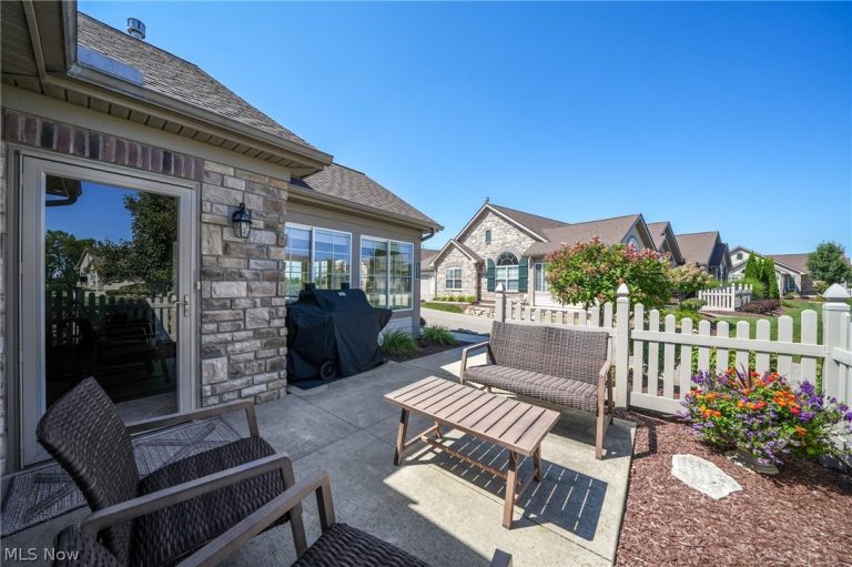 1942 Woods Drive, Streetsboro, OH - Photo 4