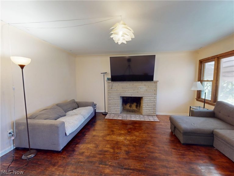 615 Edison Street, Struthers, OH - Photo 2