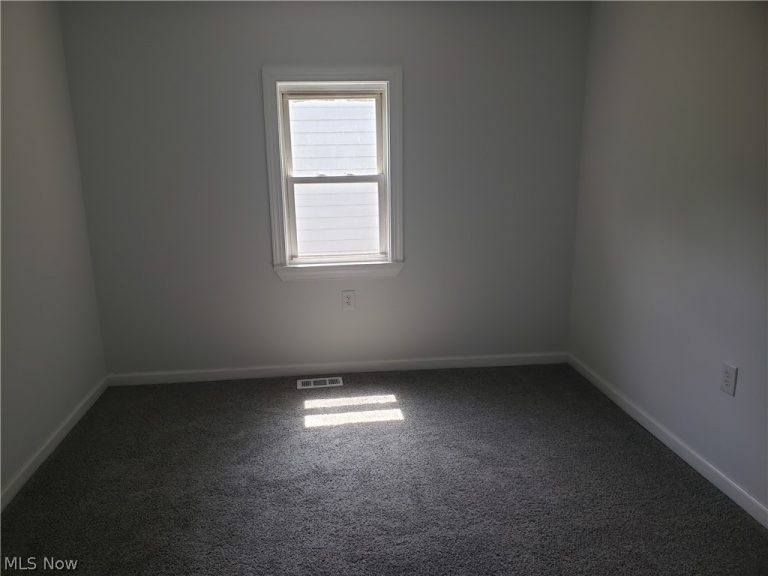 6110 Antrim Road, Elyria, OH - Photo 8