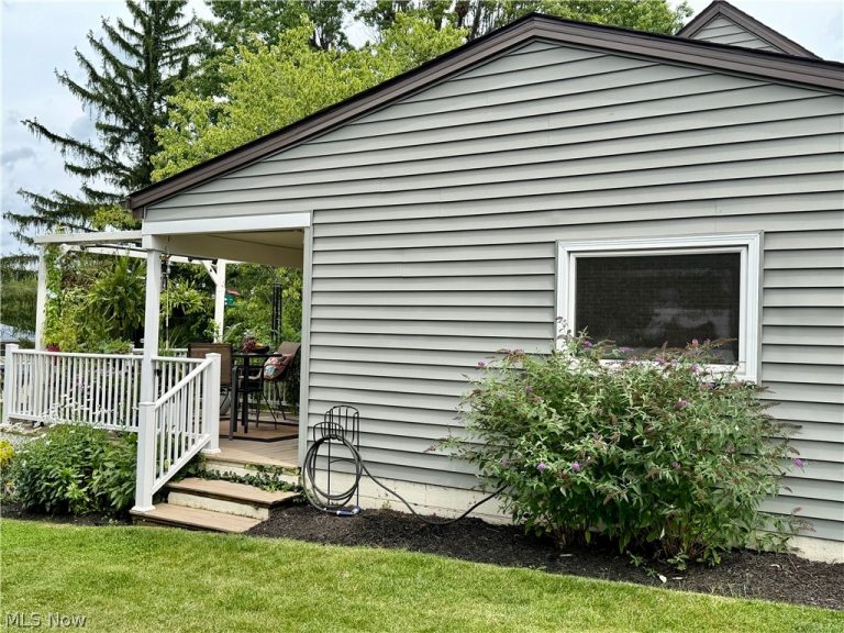 104 Gaywood Drive, St Clairsville, OH - Photo 5