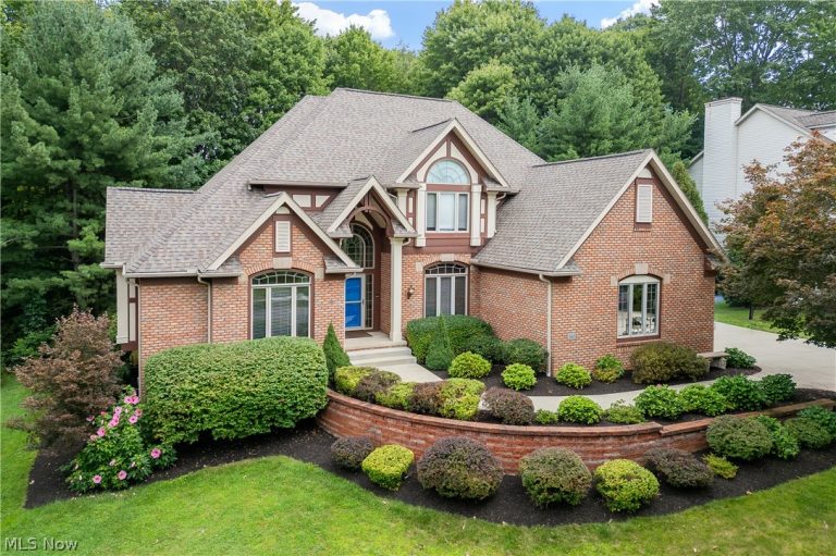 2665 Deer Ridge Run, Cuyahoga Falls, OH - Photo 2