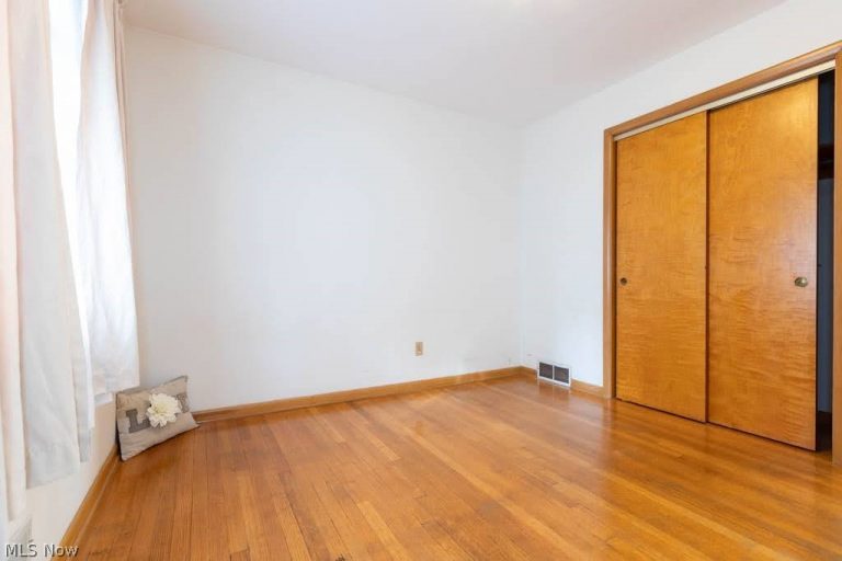 6311 Thornton Drive, Parma, OH - Photo 8