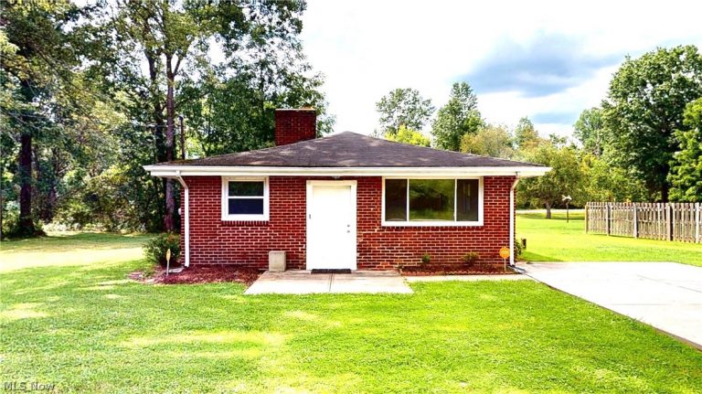 16702 Findlay Street, Chagrin Falls, OH, 44023