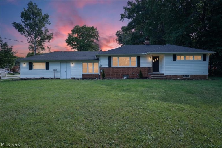 4223 Canterbury Road, North Olmsted, OH - Photo 2