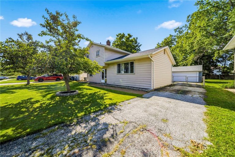 38102 Parkway Boulevard, Willoughby, OH - Photo 2