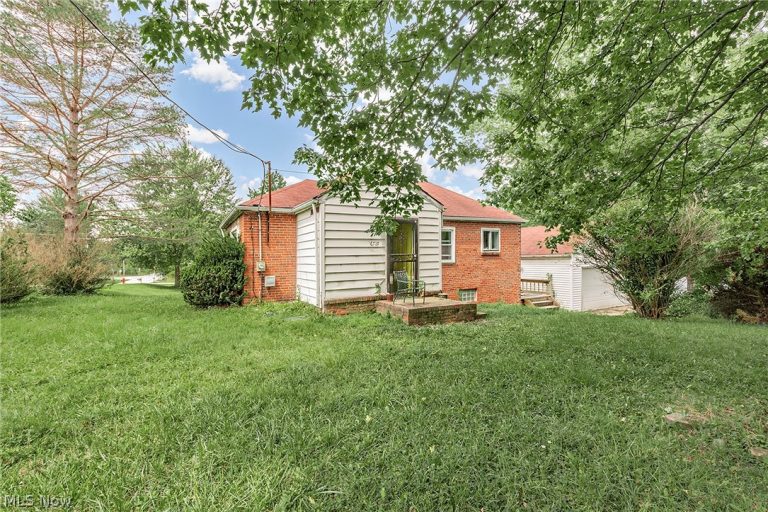 16725 Findlay Street, Chagrin Falls, OH - Photo 3