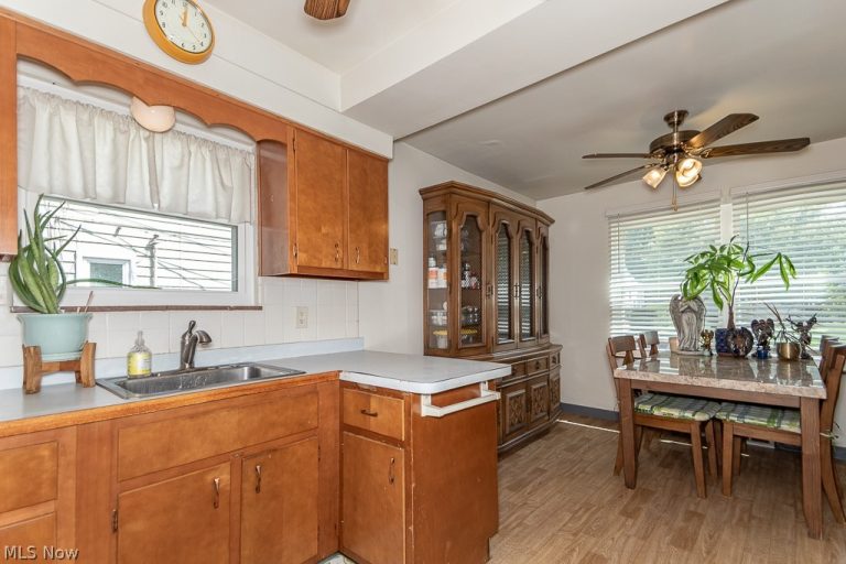 1292 Irene Road, Lyndhurst, OH - Photo 6