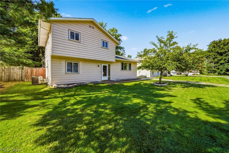 38102 Parkway Boulevard, Willoughby, OH - Photo 3