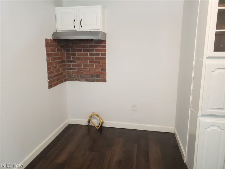 6110 Antrim Road, Elyria, OH - Photo 3