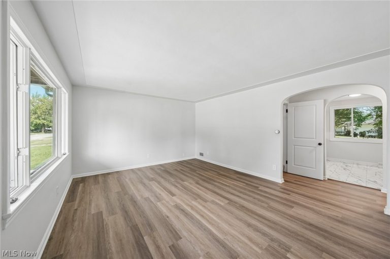1155 Bell Court, Elyria, OH - Photo 2