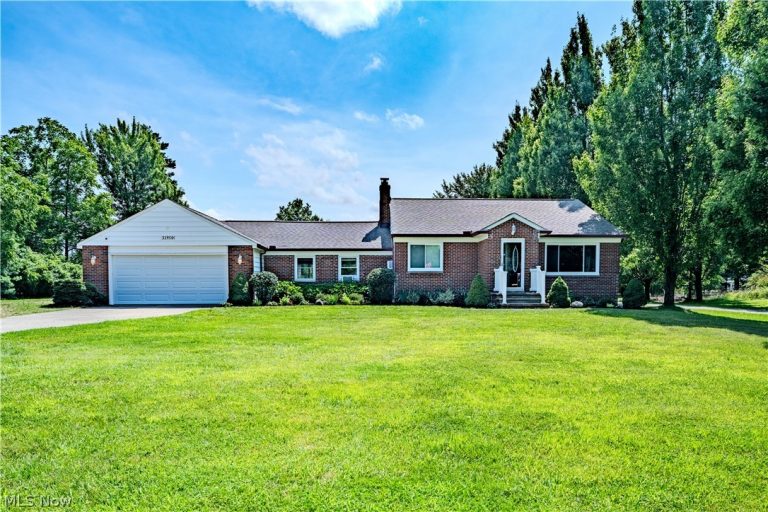 31950 Chardon Road, Willoughby Hills, OH - Photo 3