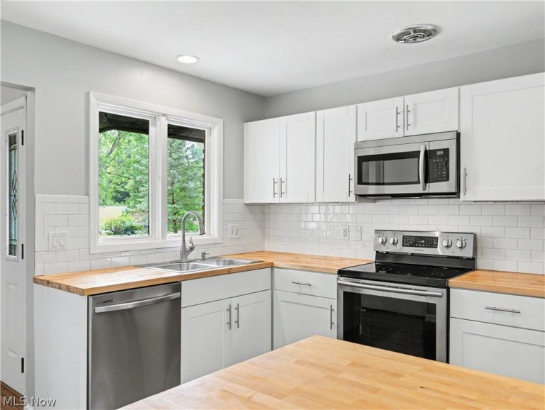 132 Parkview Drive, Aurora, OH - Photo 5
