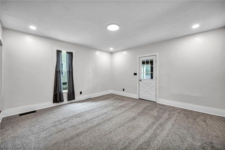 54 Brown Street, Barberton, OH - Photo 3