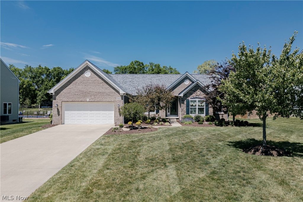 5423 Charleston Drive, Valley City, OH
