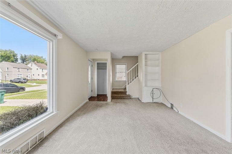 19316 Milan Drive, Maple Heights, OH - Photo 5