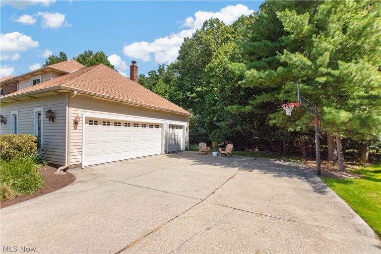 2931 Canterbury Court, Willoughby Hills, OH - Photo 3