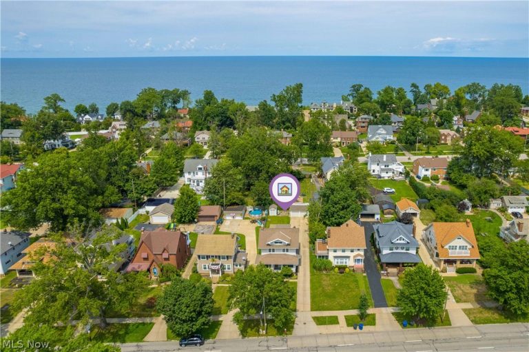17400 Clifton Boulevard, Lakewood, OH - Photo 4