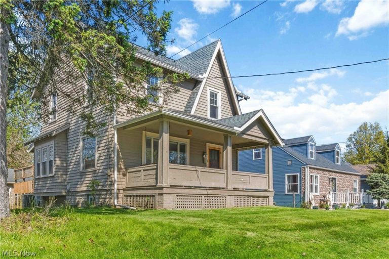330 Hawkins Avenue, Akron, OH - Photo 2
