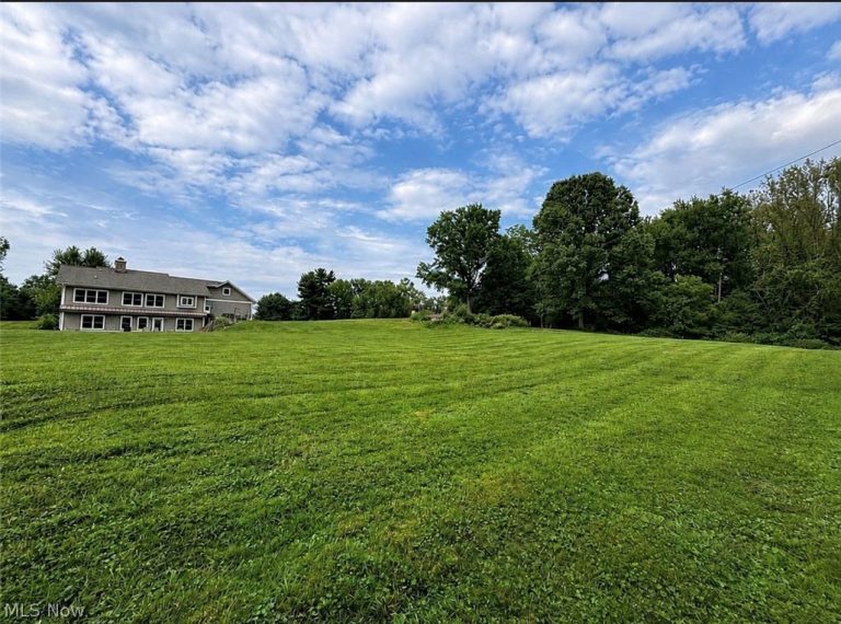 2976 Greenleaf Road, Akron, OH - Photo 3