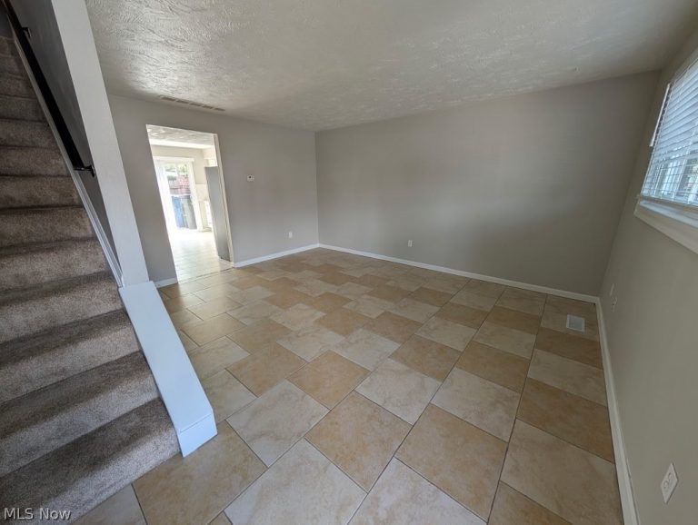 2581 Shakespeare Lane, Avon, OH - Photo 3