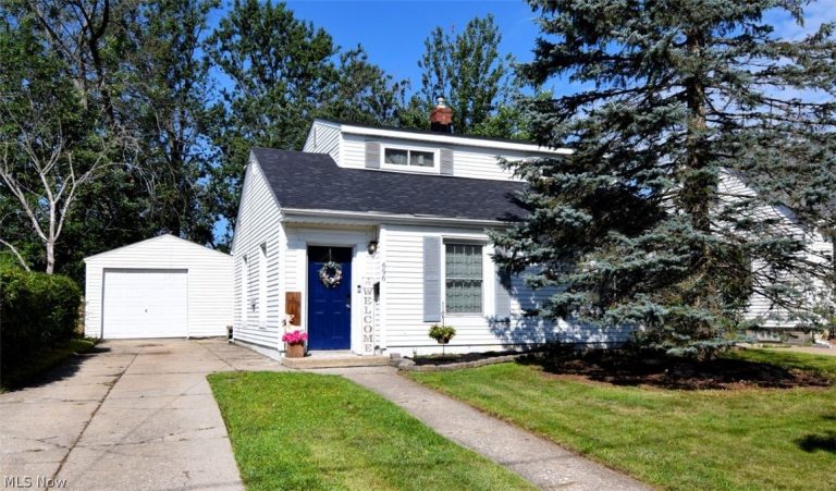 696 High Street, Bedford, OH - Photo 2