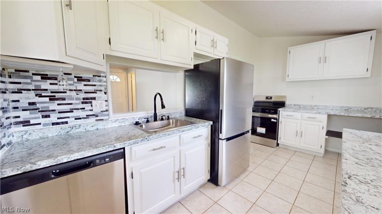 1381 Harris HWY, Parkersburg, WV - Photo 4
