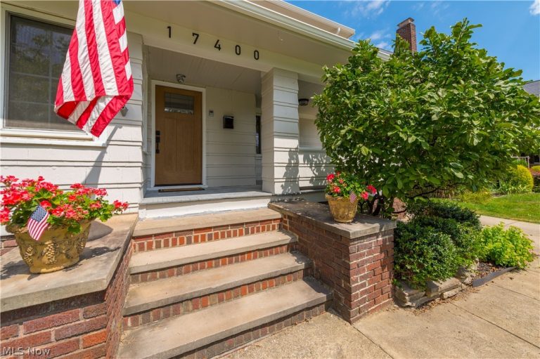 17400 Clifton Boulevard, Lakewood, OH - Photo 3
