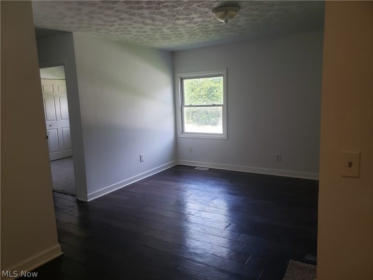 6110 Antrim Road, Elyria, OH - Photo 4