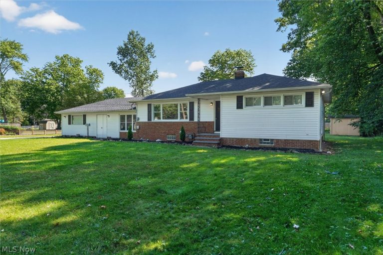 4223 Canterbury Road, North Olmsted, OH - Photo 6