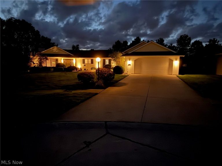33008 Woodhaven Circle, North Ridgeville, OH - Photo 2