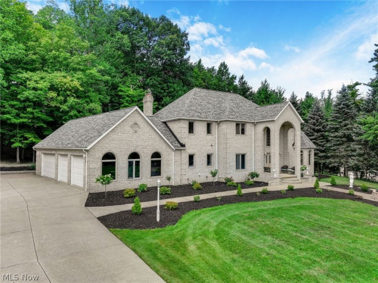 8190 Mount Royal Drive, Concord Twp, OH - Photo 2