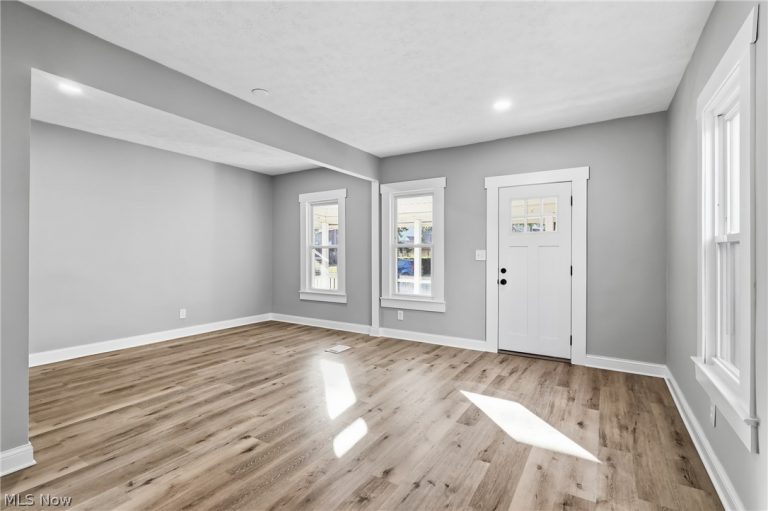 12701 Plover Street, Lakewood, OH - Photo 8