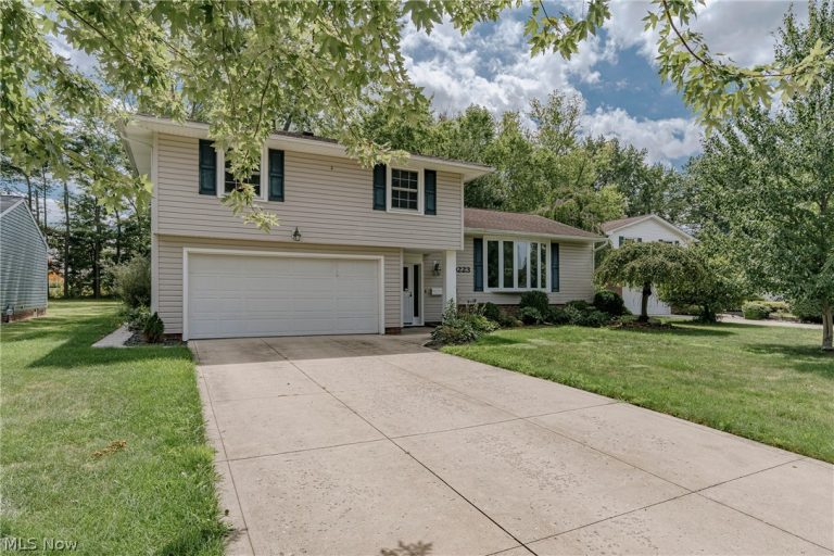30223 Chatham Point Drive, Bay Village, OH - Photo 2