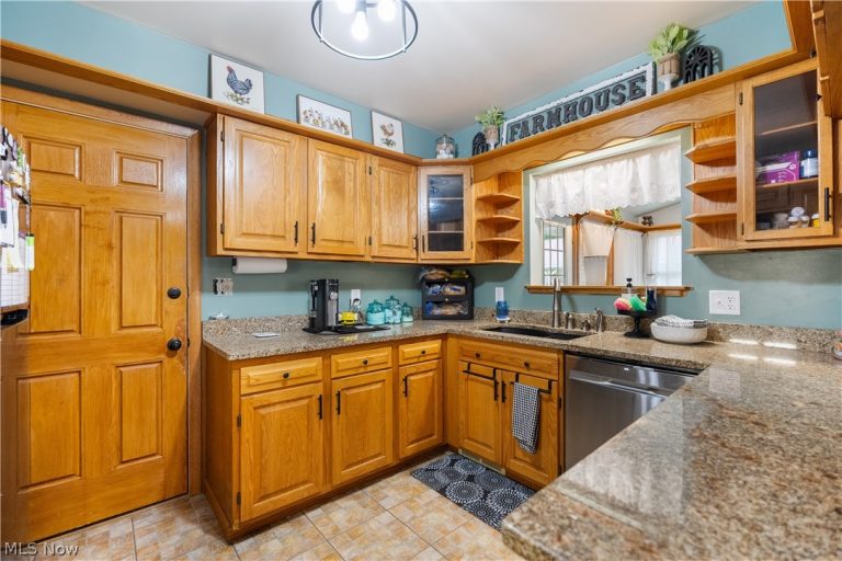 759 Betz Avenue, Alliance, OH - Photo 8