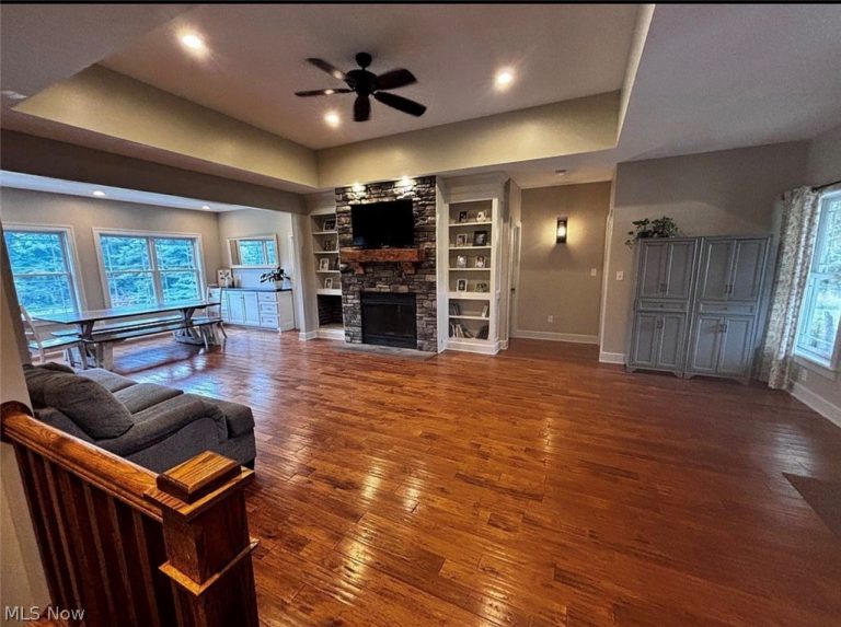 2976 Greenleaf Road, Akron, OH - Photo 8