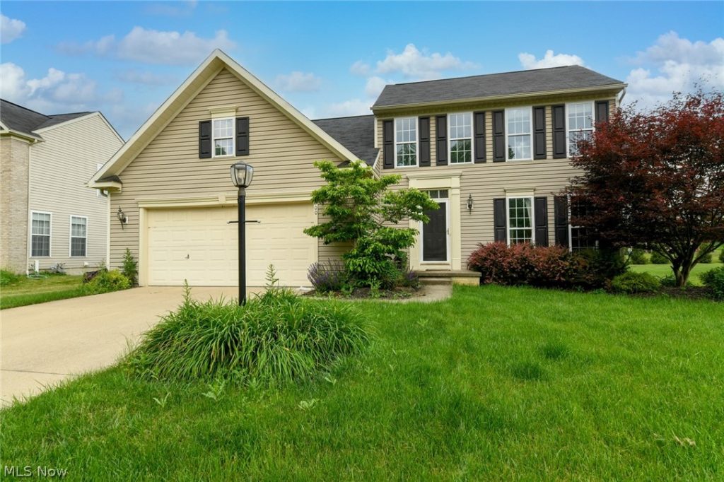 200 Weatherstone Court, Copley, OH