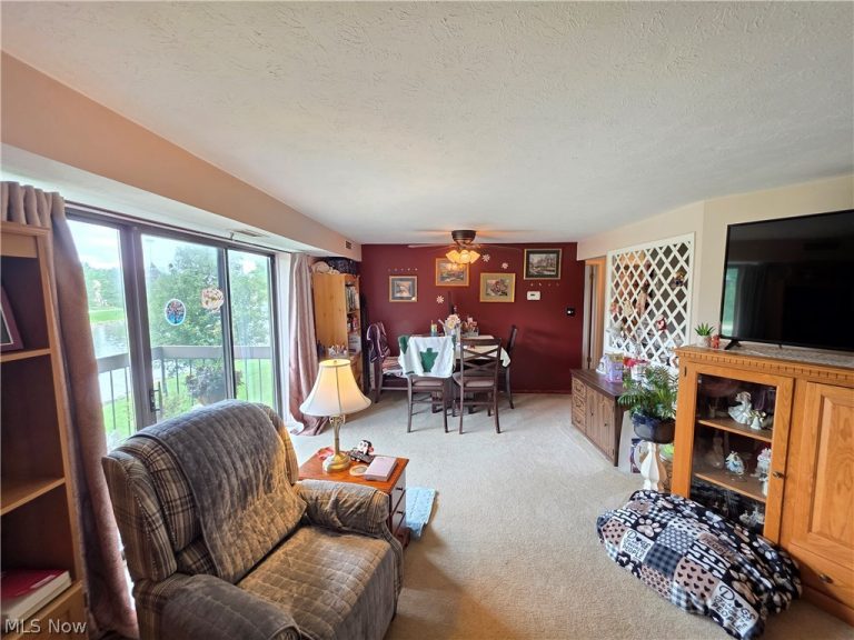 9630 Cove Drive, North Royalton, OH - Photo 5