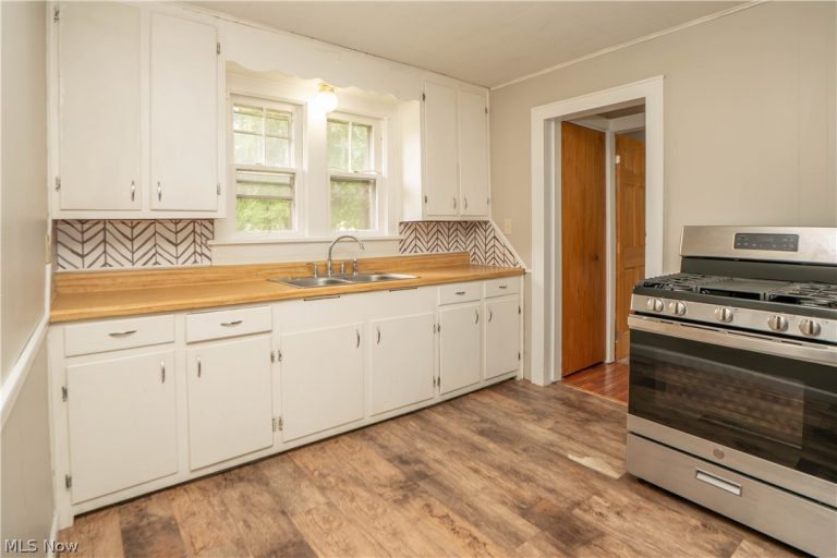 3045 Hayne Road, Akron, OH - Photo 6