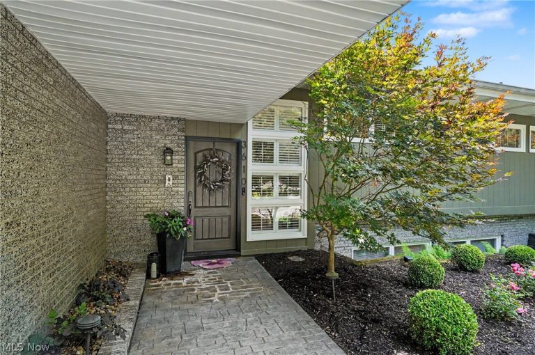 3610 Knollwood Lane, Akron, OH - Photo 2